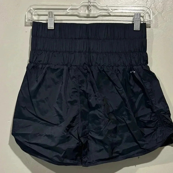 MONDETTA STUDIO BlackSmocked Waist Shorts. Women’s Size XS NWTS - Picture 1 of 6